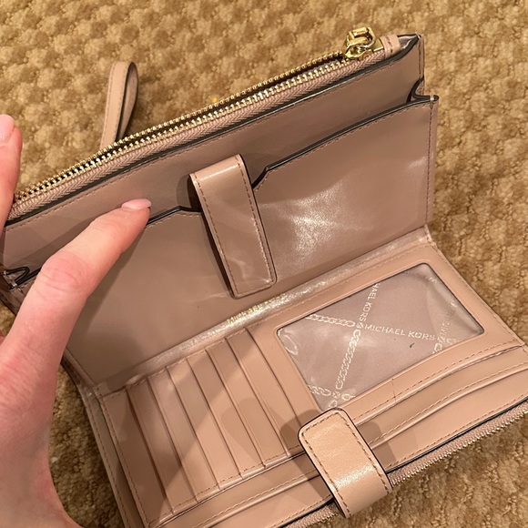 Michael Kors Blush Pink & Rose Gold Signature Wristlet Clutch - Picture 4 of 5